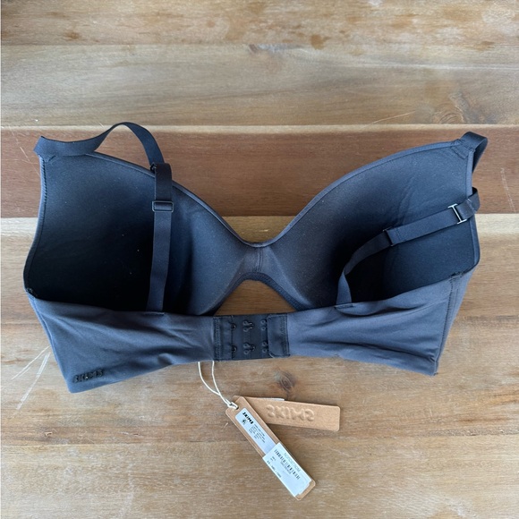 SKIMS Wireless Form Lightly Lined Bra - Onyx - Picture 2 of 6